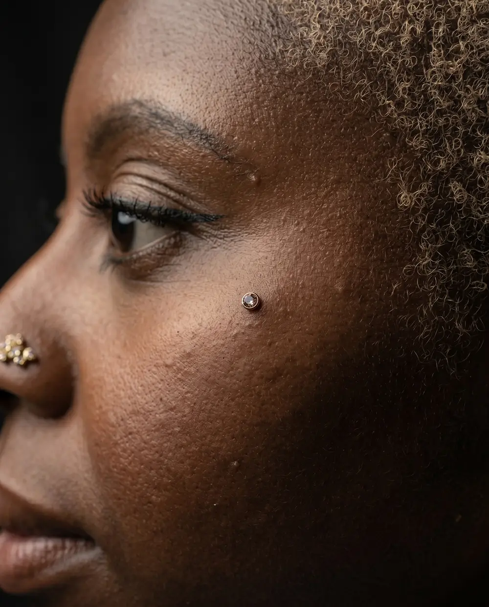 Kadıköy Body Art microdermal piercing uygulaması