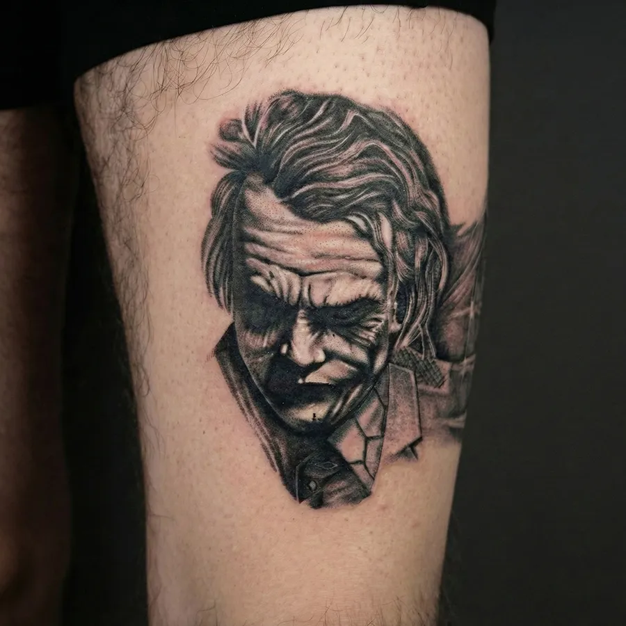 Kadıköy Body Art Joker portre dövmesi, bacak üzerine realistik karakter tattoo
