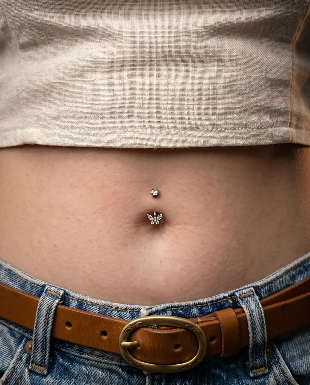 Kadıköy Body Art titanyum göbek piercing kelebek zirkon modeli