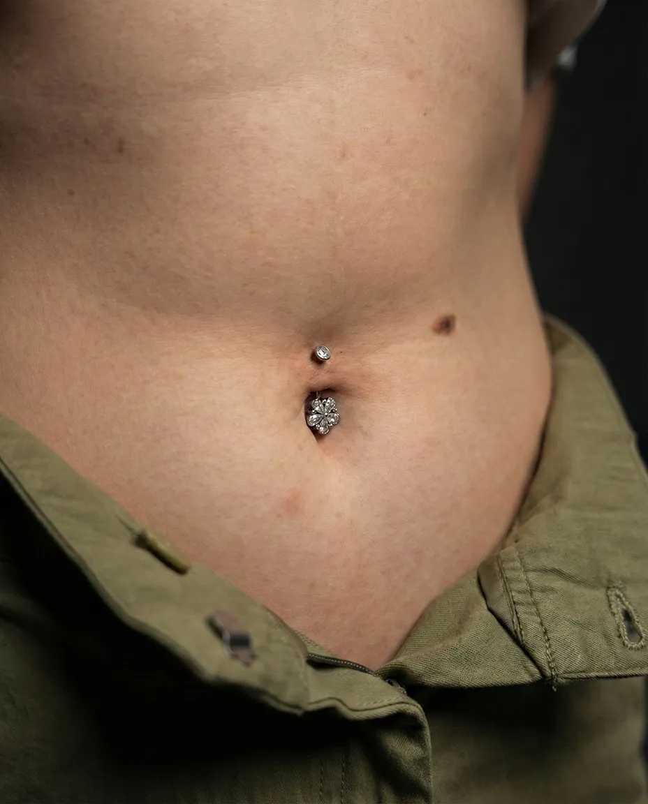 Kadıköy Body Art titanyum göbek piercing modeli