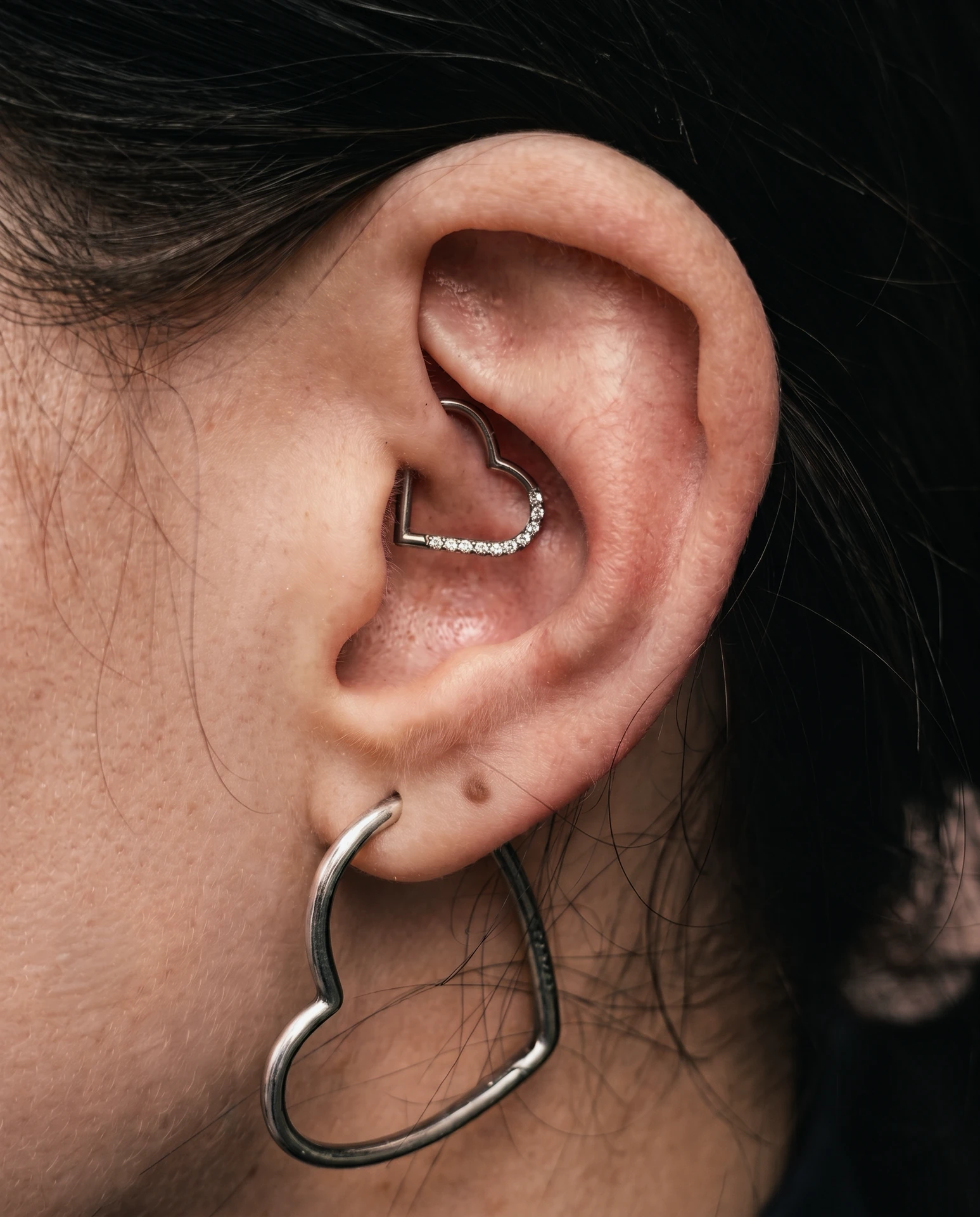 Daith kulak piercing uygulaması