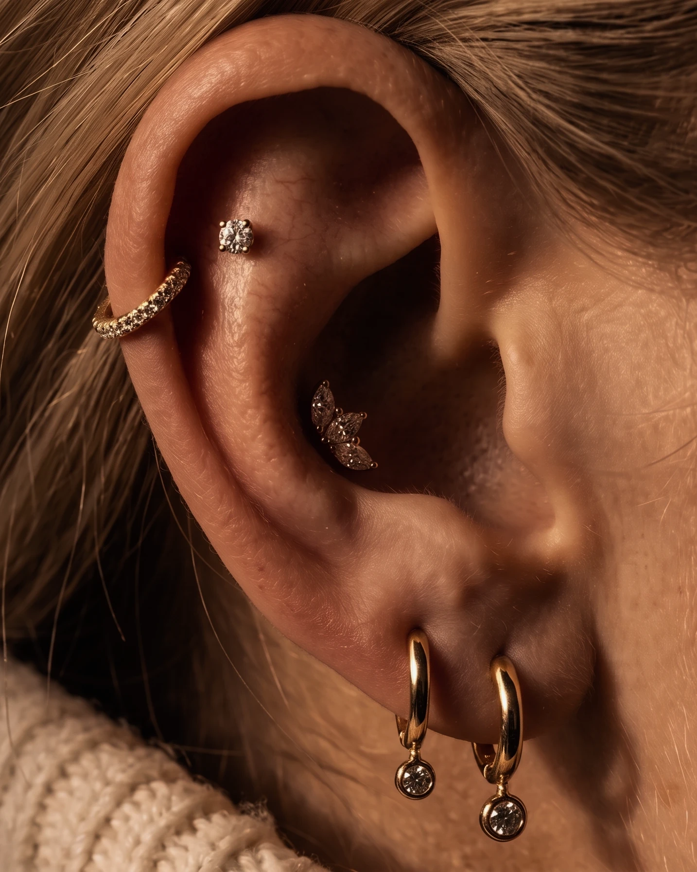 Minimal kulak piercing takı kombinasyonu