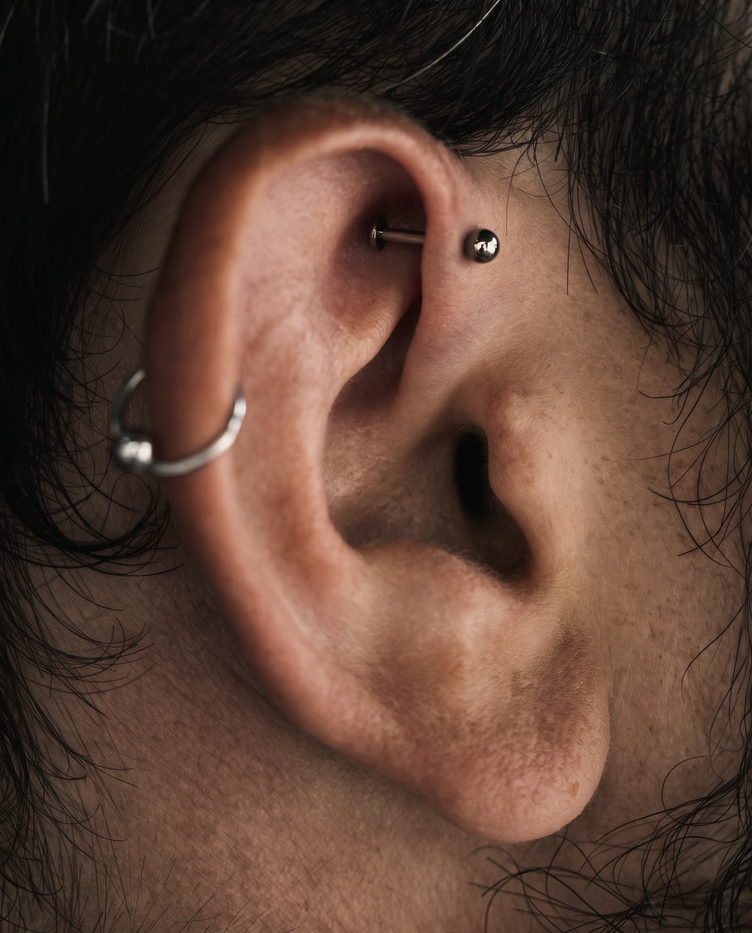 Forward helix kulak piercing uygulaması