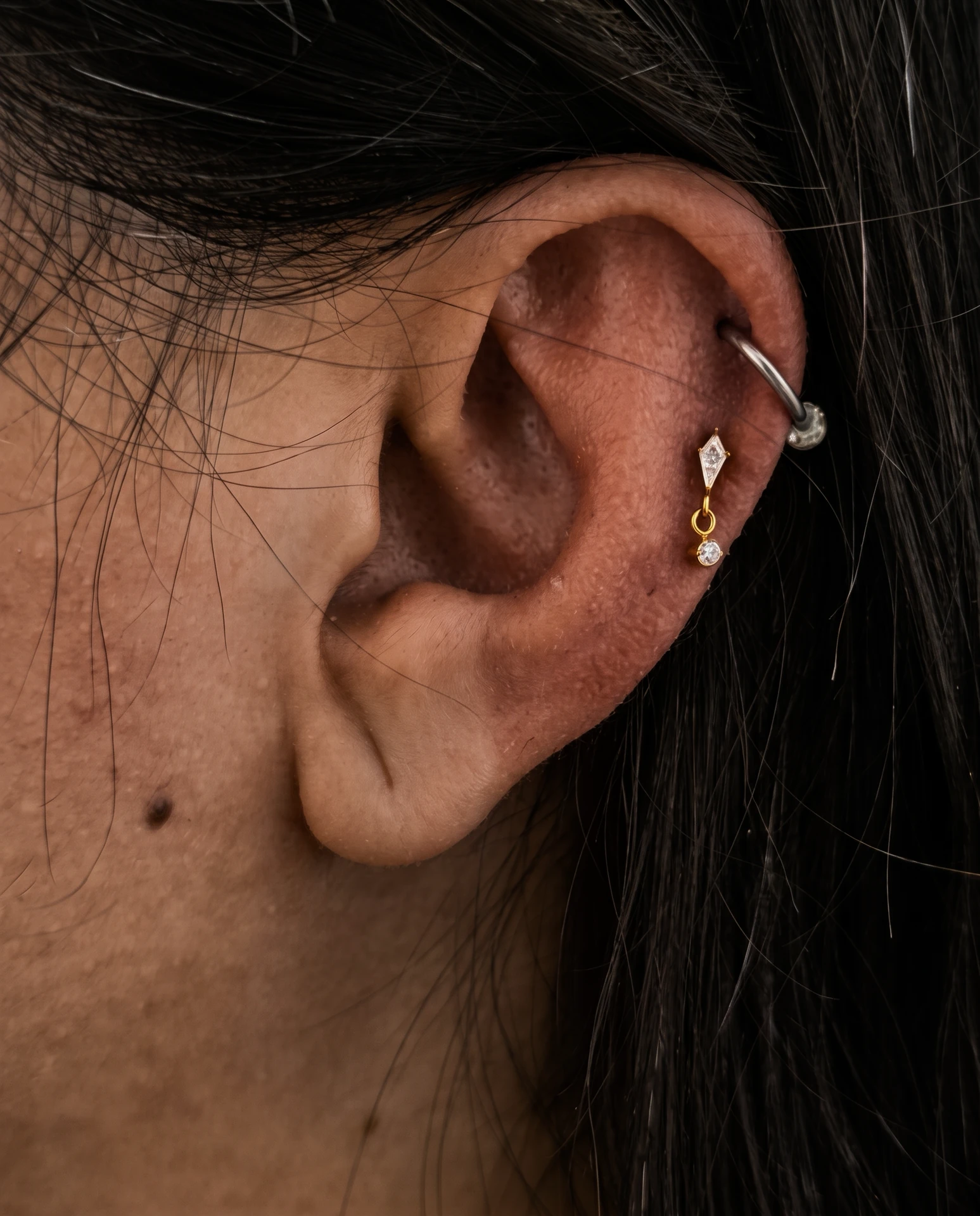 Helix kulak piercing uygulaması