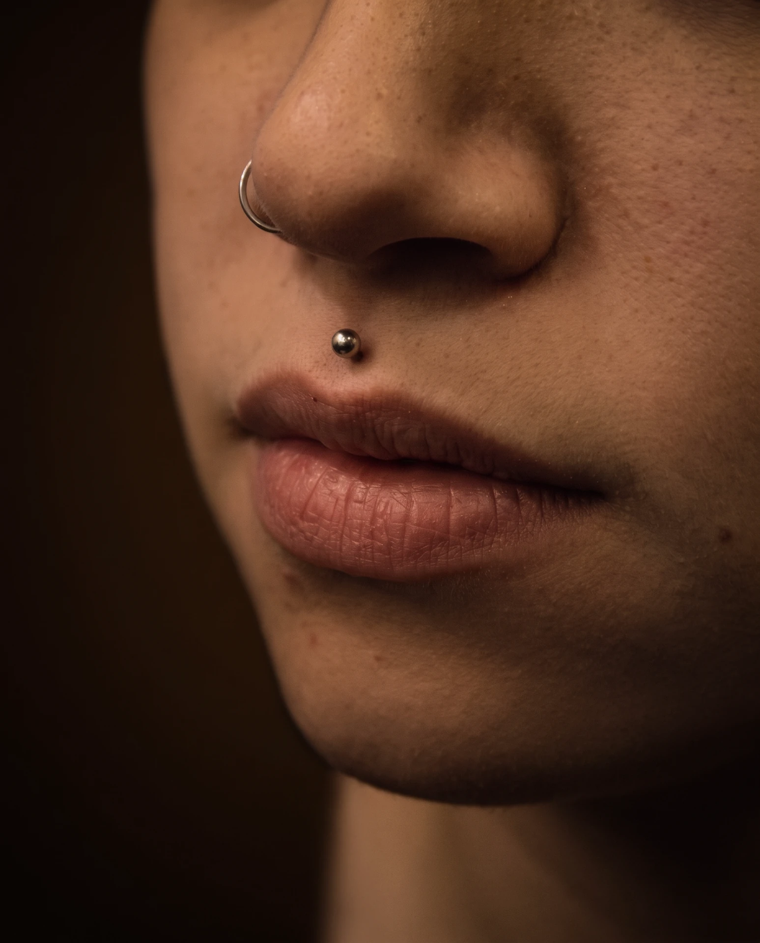 Medusa philtrum piercing uygulaması