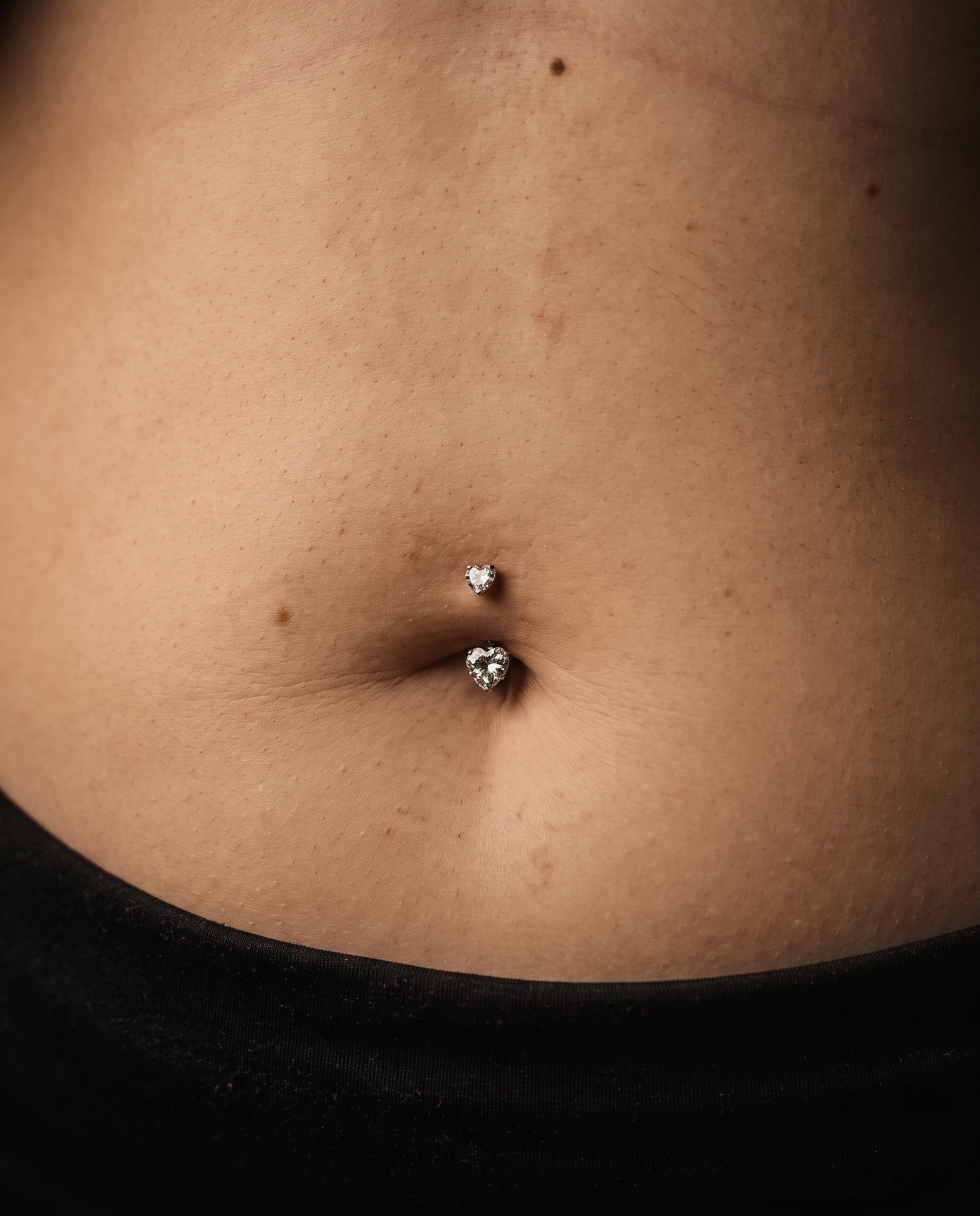 Kalp taşlı göbek piercing takısı