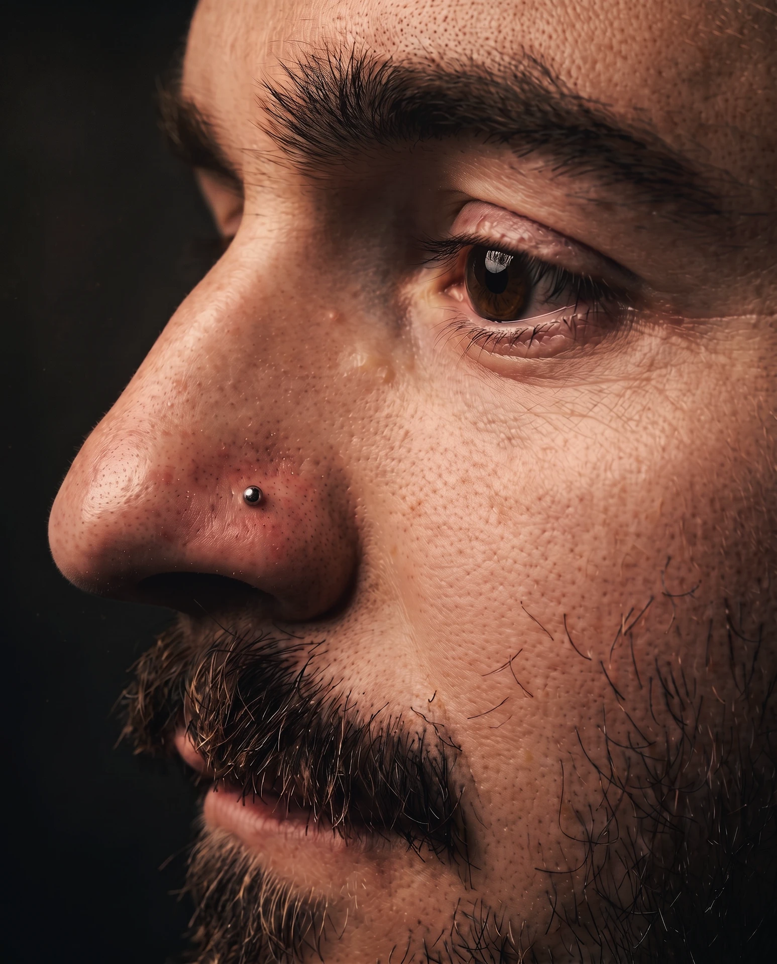 Upper nostril burun piercing uygulaması